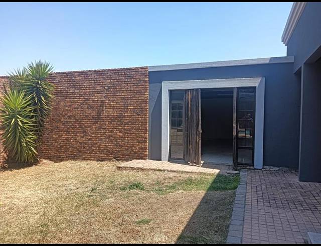 3 BEDROOM HOUSE FOR SALE IN SUNWARD PARK